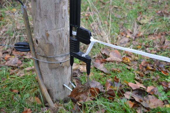 Particolare di palo con puntazze di un cancello.